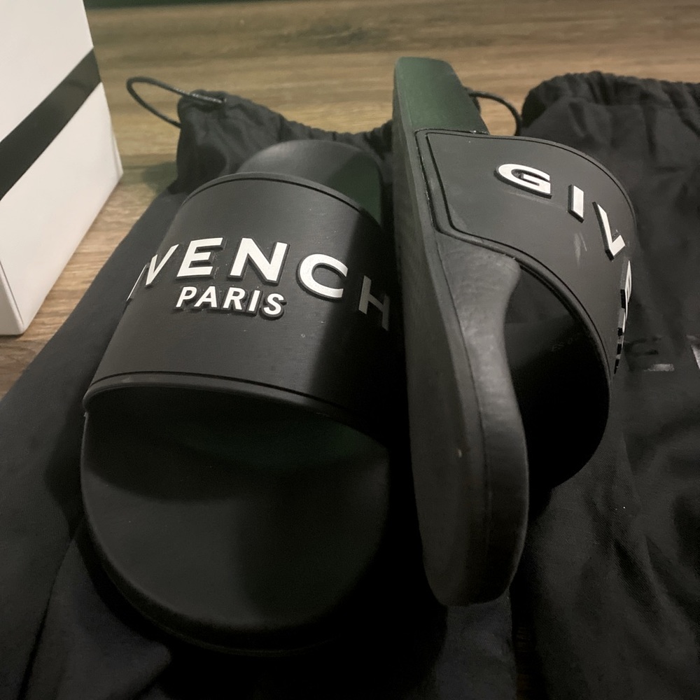 Givenchy slides comes with box and two shoe sleeves for each slide.